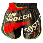 Booster Team Morocco Muay Thai short — zijaanzicht met zijsplitten